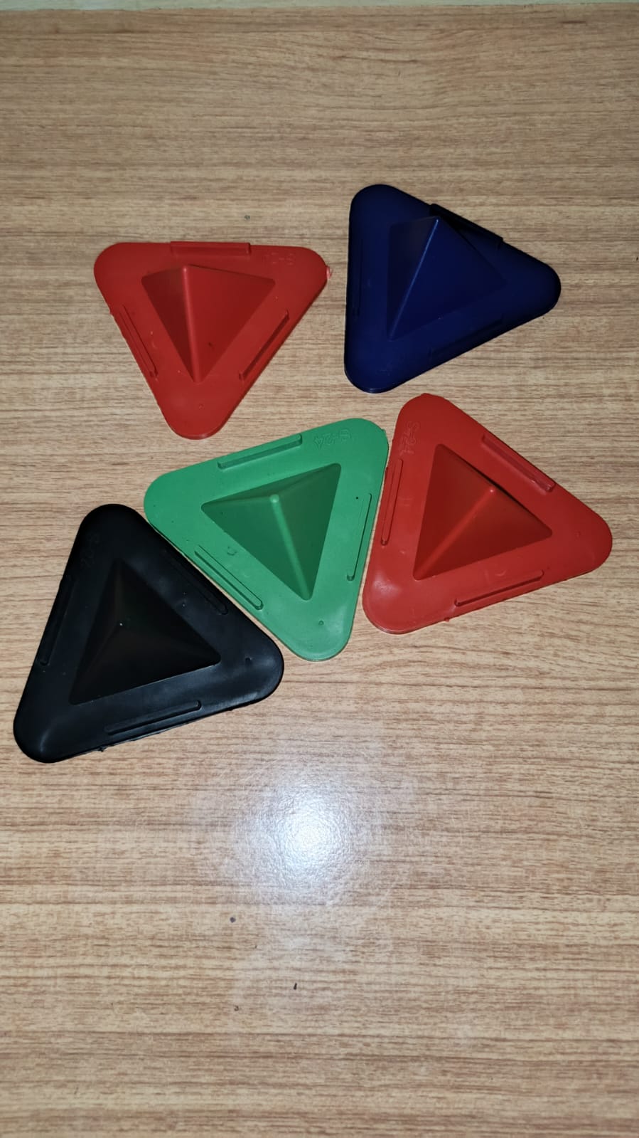 Plastic Triangle Mobile Stand Holder – Multicolor Desk Phone Holder set 5 pieces